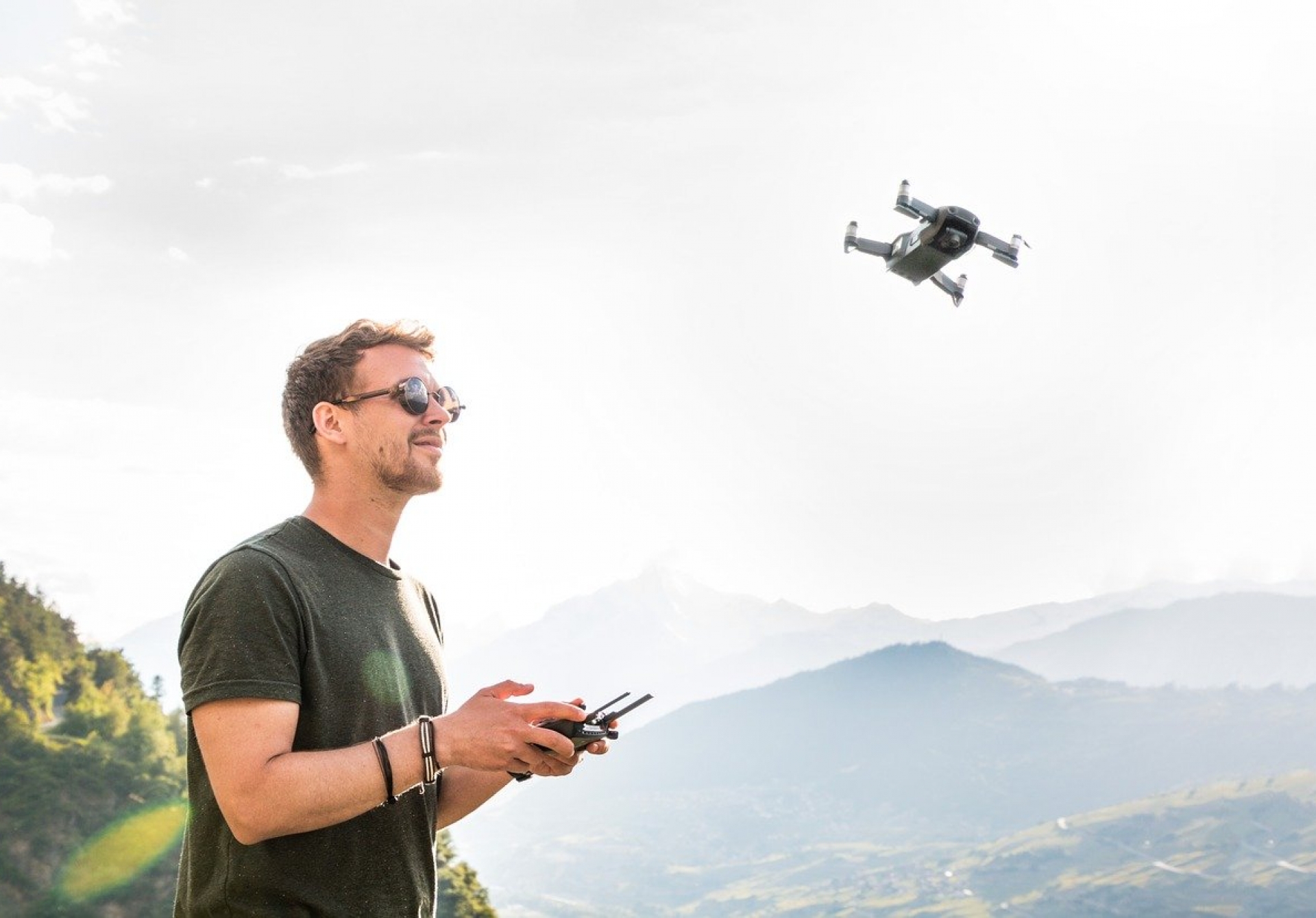Drones de loisir : ils doivent être enregistrés et leurs pilotes formés